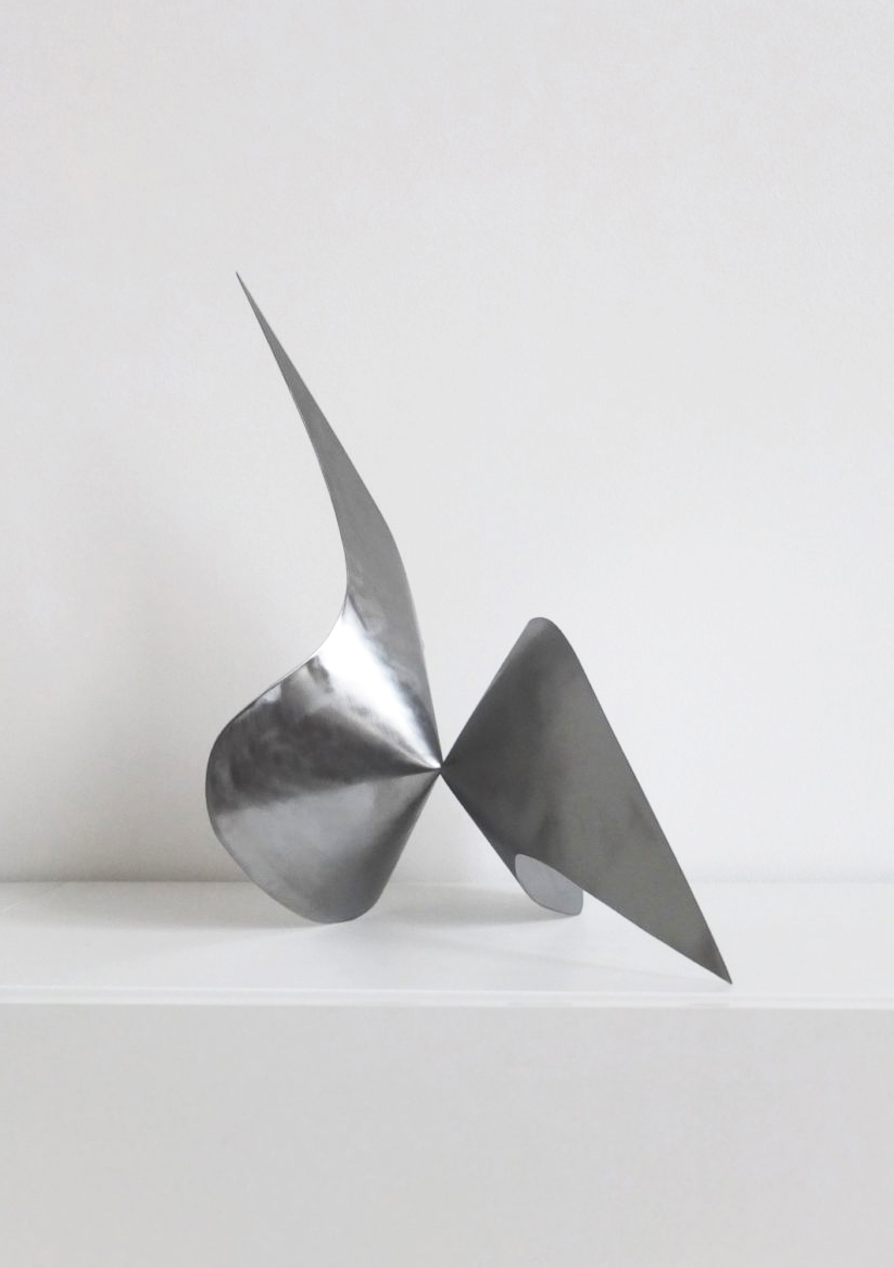 Alex Palenski sculpture feuilles d'acier plié