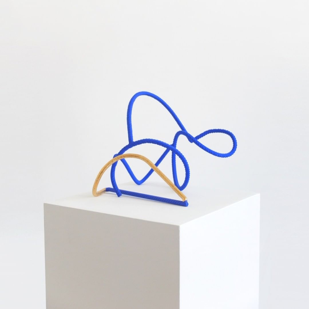 Alex Palenski Manuélin sculpture contemporaine modulaire acier feuille d'or bleu Klein
