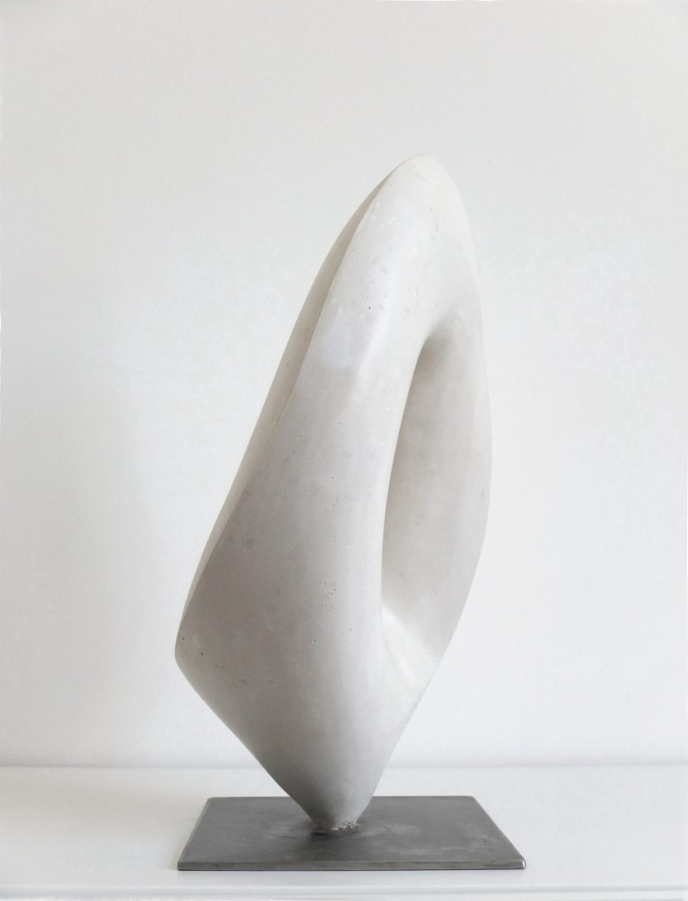 Alex Palenski sculpture organique plâtre et acier