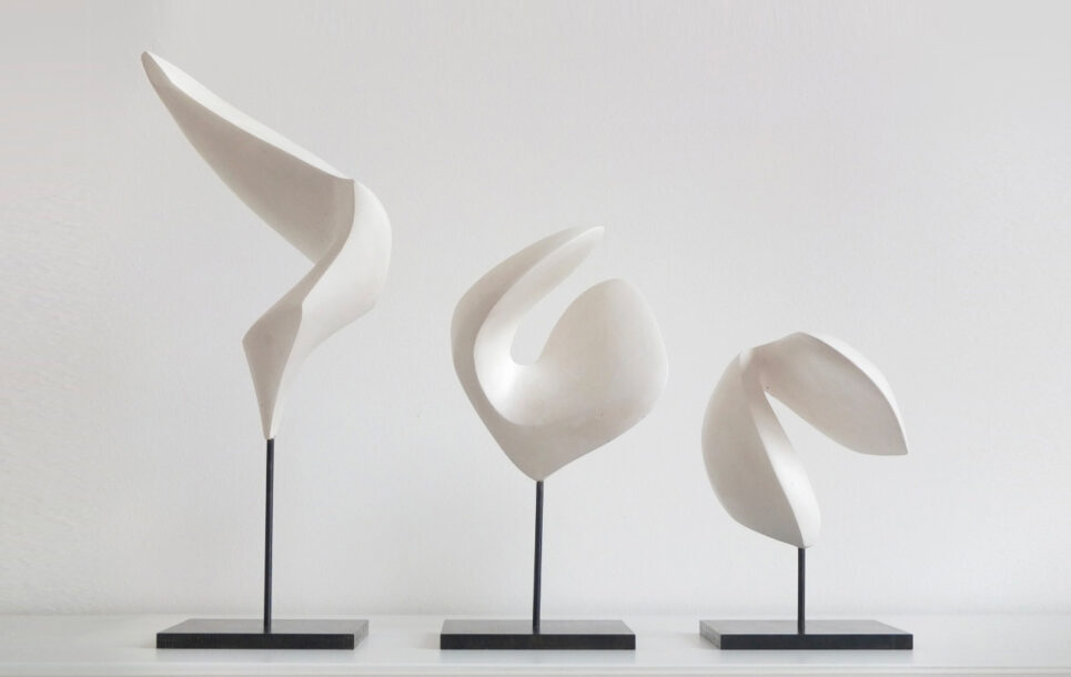 Alex Palenski Trio de sculptures en plâtre sur armature et socle en acier
