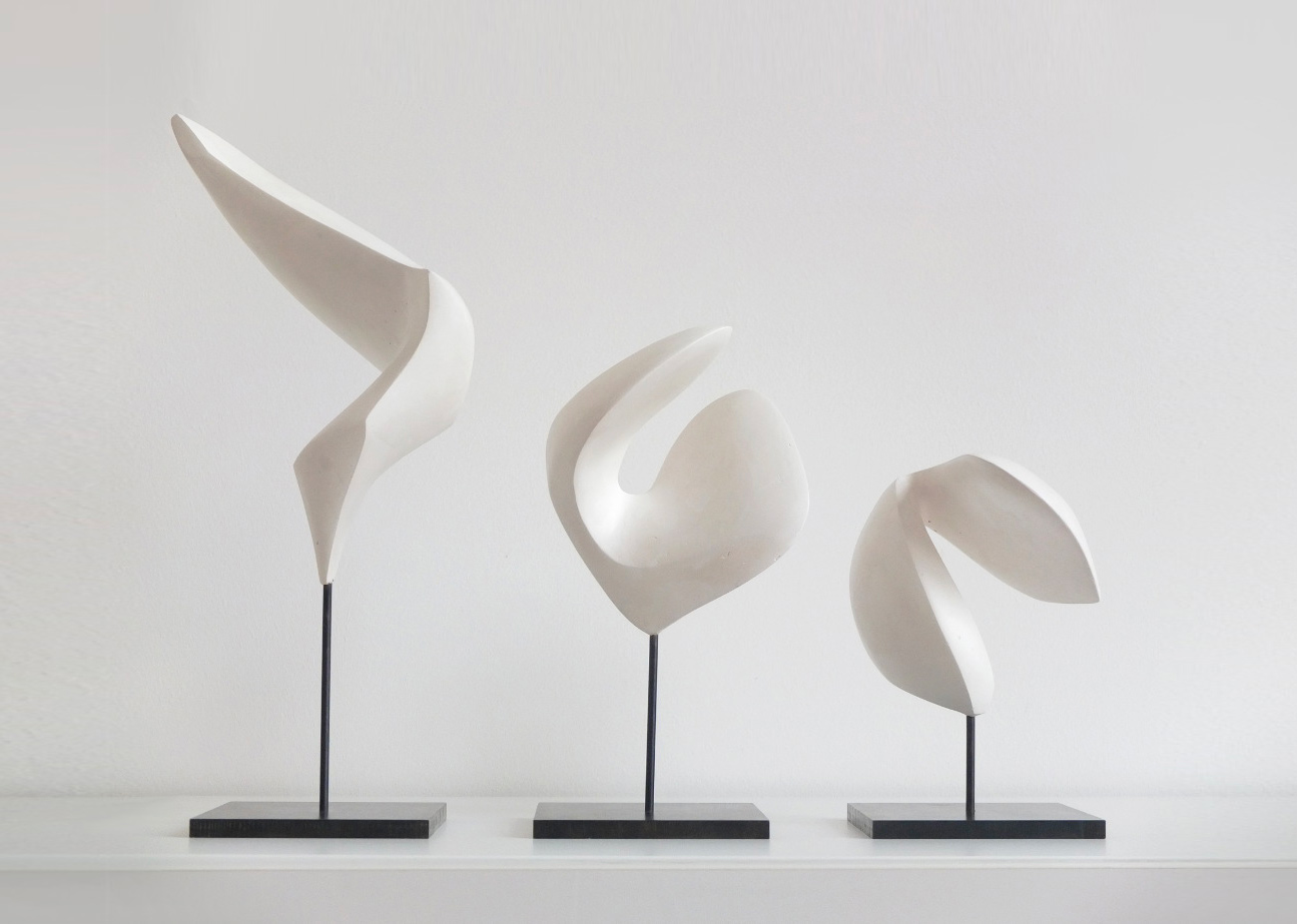 Alex Palenski Trio de sculptures en plâtre sur armature et socle en acier