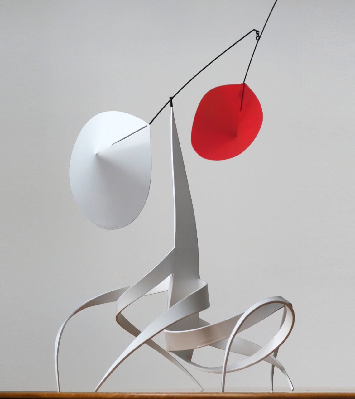 Alex Palenski stabile La Pieuvre sculpture mobile blanc et rouge