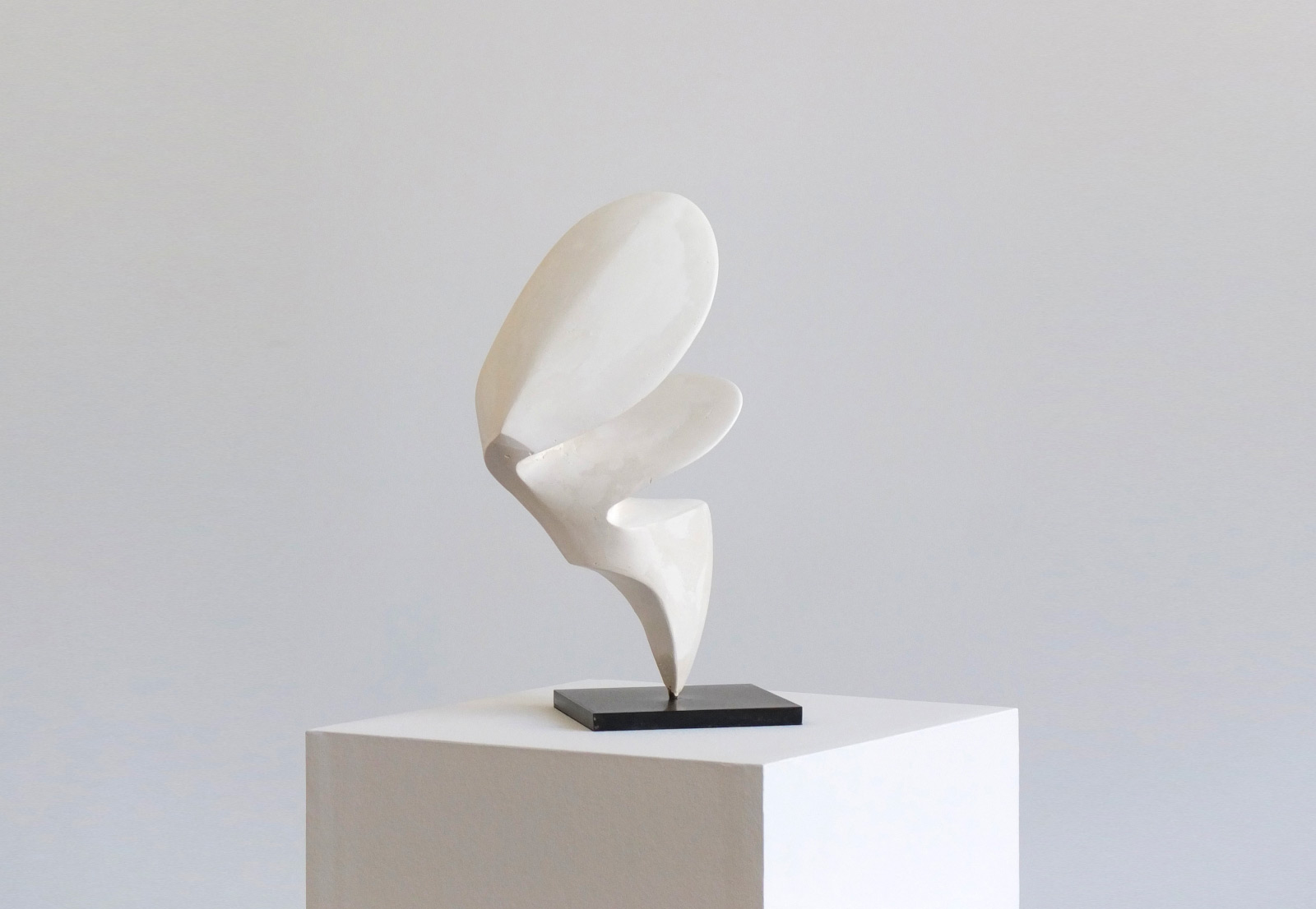 Alex Palenski sculpture plâtre et acier Leaf