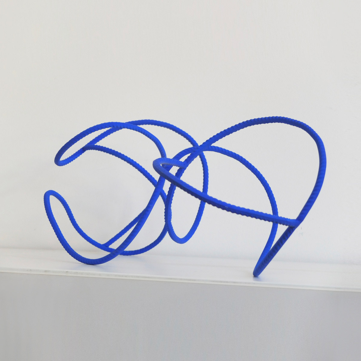 Alex Palenski art contemporain sculpture fer à béton bleu klein paris