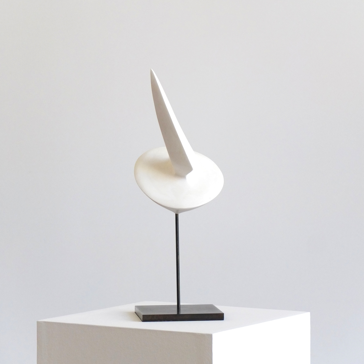 Alex Palenski sculpture pièce unique pointe plâtre et acier